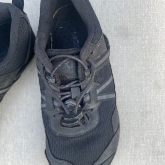 Xero tennis shoe kids size 4w, barely worn - Picture 3 of 3